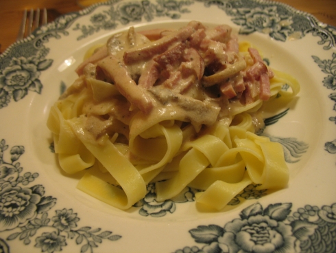 Pasta med Skinksås Pasta med Skinksås