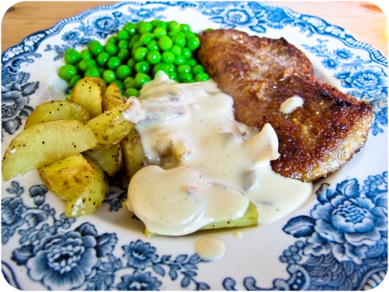 Schnitzel med champinjonsås Schnitzel med champinjonsås
