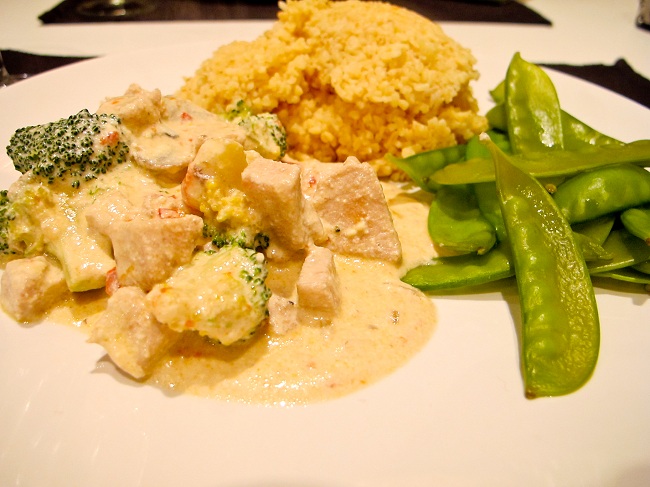 Kalkongratäng med bulgur och sockerärtor