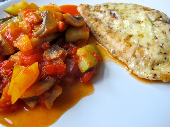 Ostgratinerad kycklingfilé med ratatouille Ostgratinerad kycklingfilé med ratatouille