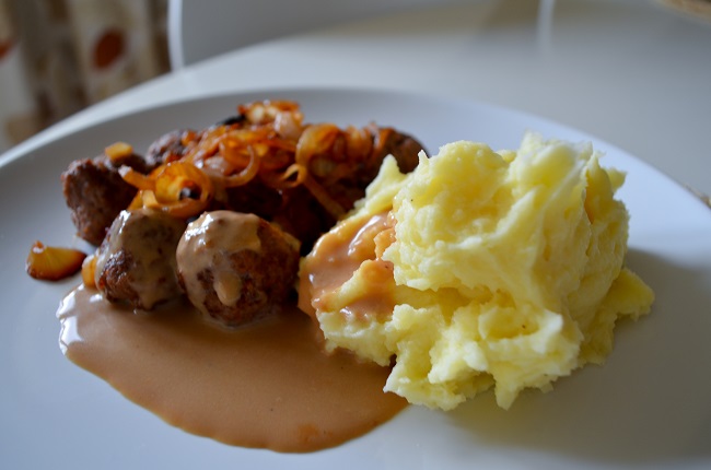 potatismos-med-köttbullar