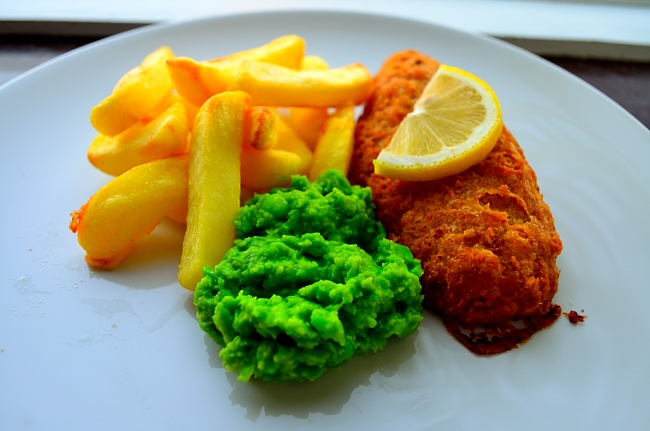 Fish and chips med ätrputé Fish and chips med ärtpure