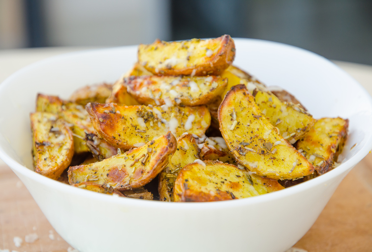 Klyftpotatis med örter och parmesan Klyftpotatis med örter och parmesan