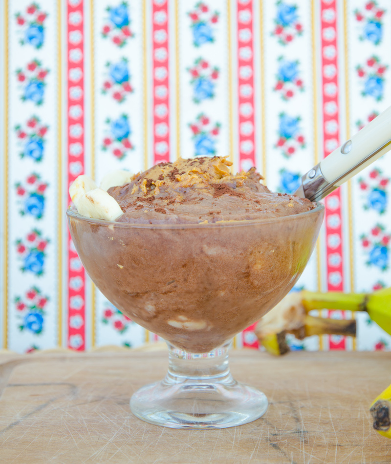 Nyttig chokladglass med banan och jordnötssmör Nyttig chokladglass med banan och jordnötssmör