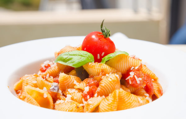 Pasta med aubergine i tomatsås