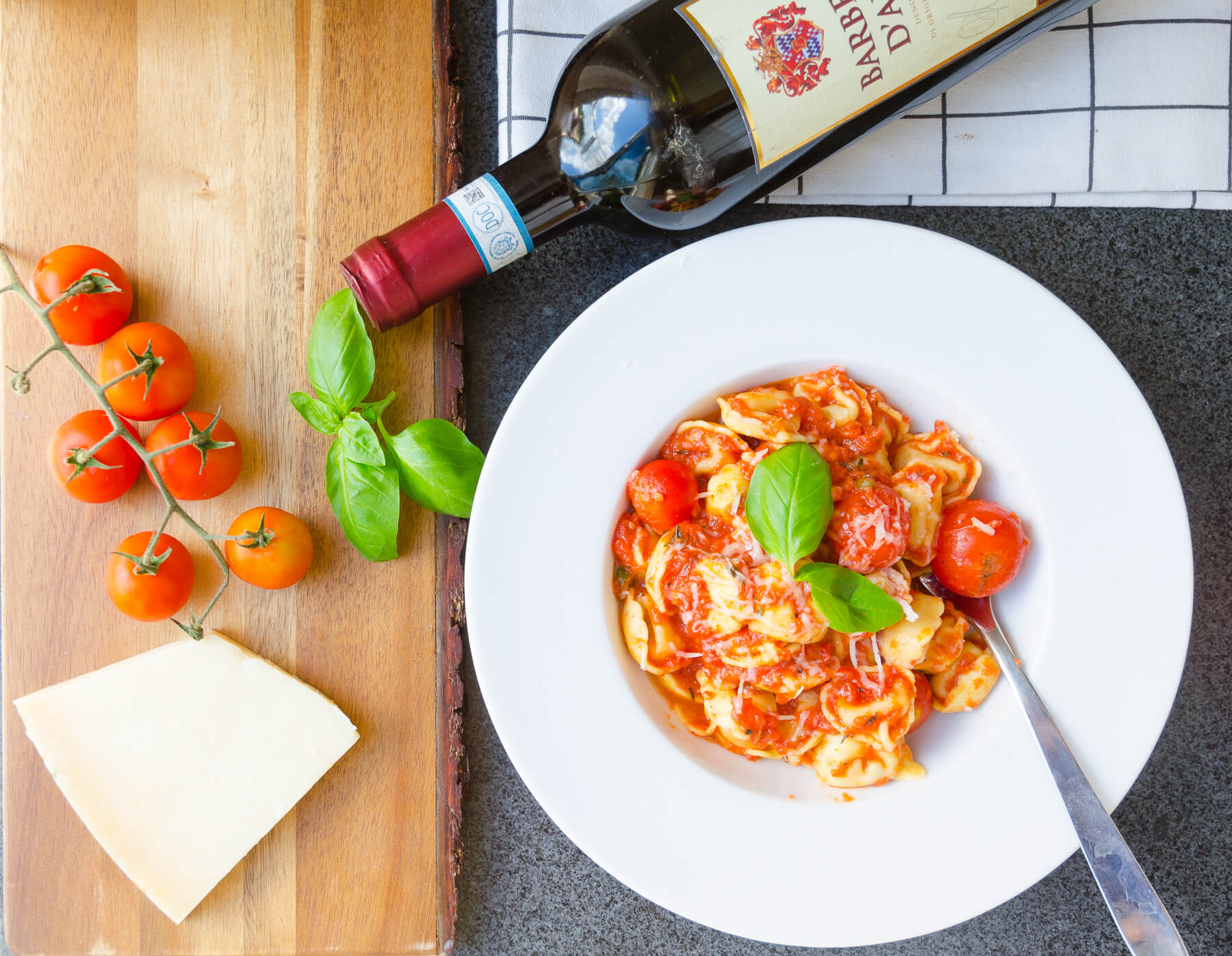 Tortellini i tomatsås Tortellini i tomatsås