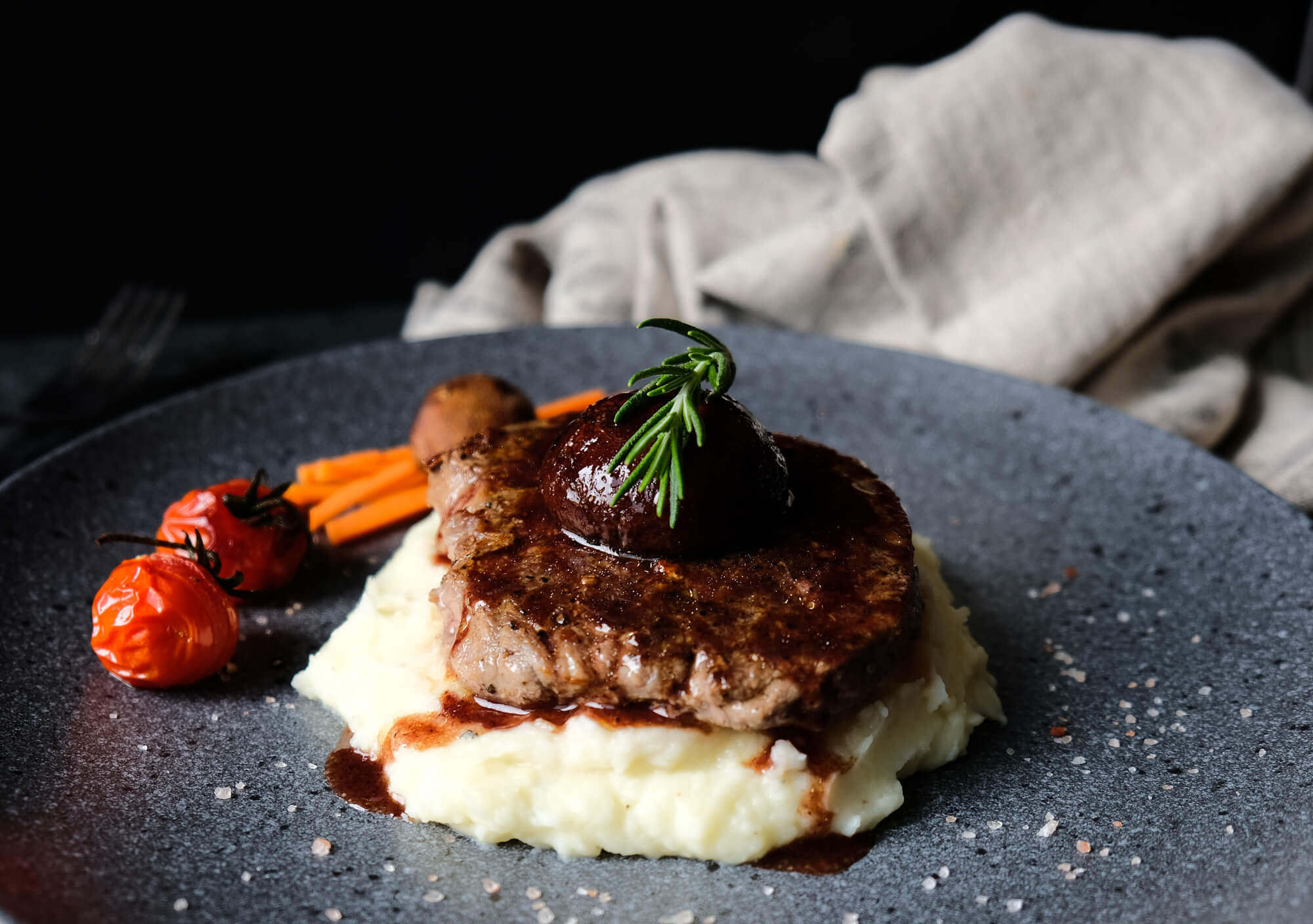 Ryggbiff med potatismos och rödvinssås Ryggbiff med potatismos och rödvinssås