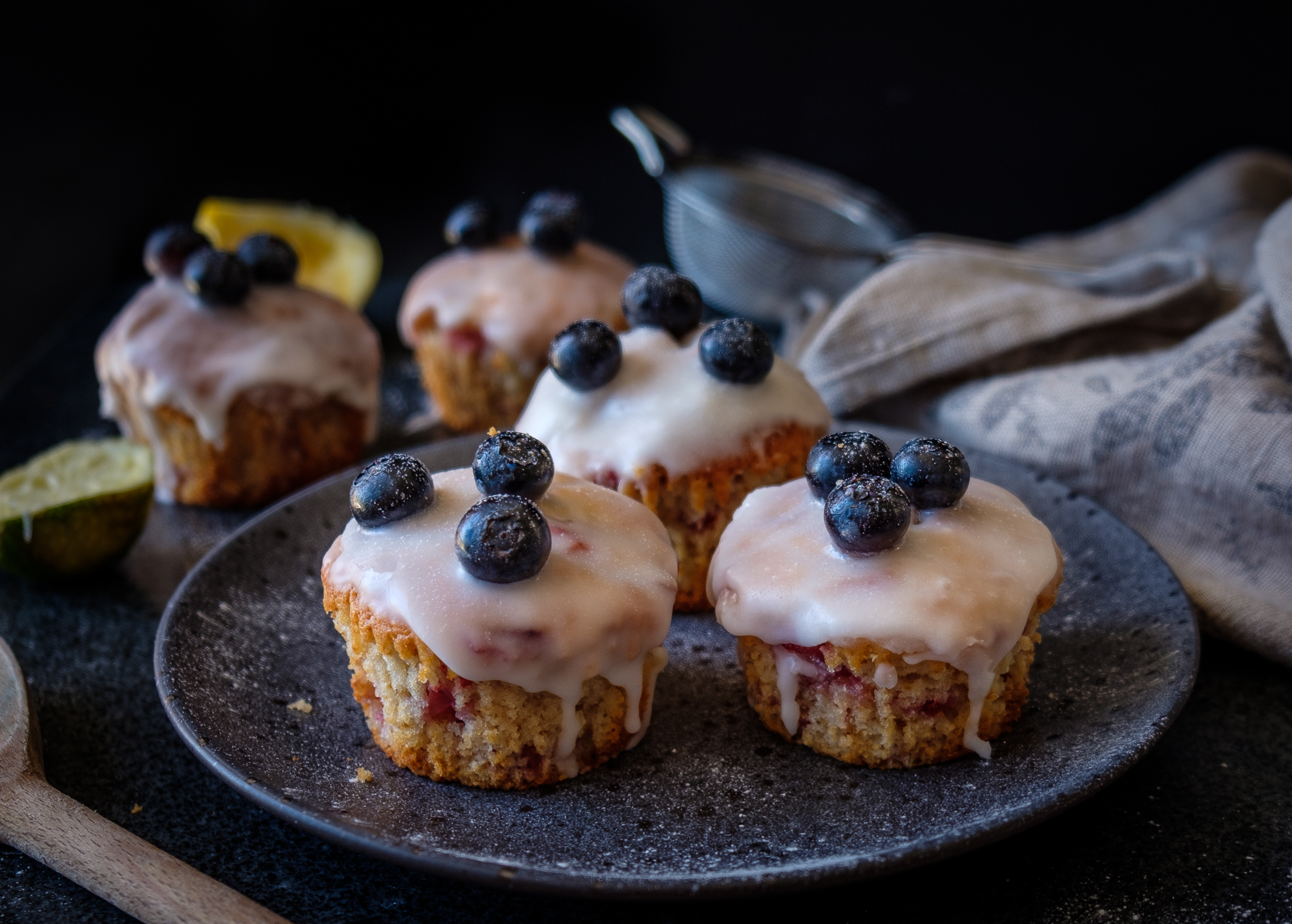 Jordgubbs- och blåbärsmuffins Jordgubbs- och blåbärsmuffins