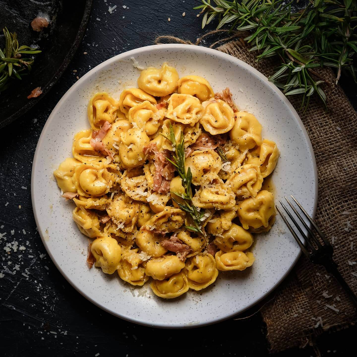 Tortellini med smör och rosmarin Tortellini med smör och rosmarin